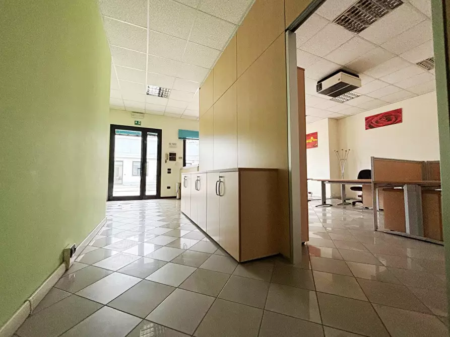 Immagine 5 di Ufficio in affitto  in Via Colombo a Piacenza