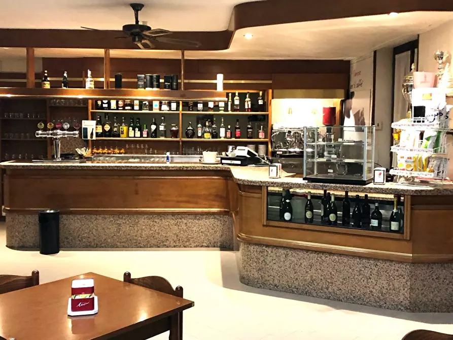 Immagine 3 di Locale commerciale in affitto  in Via Roma a Gropparello