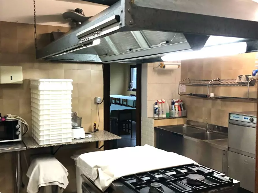 Immagine 5 di Locale commerciale in affitto  in Via Roma a Gropparello