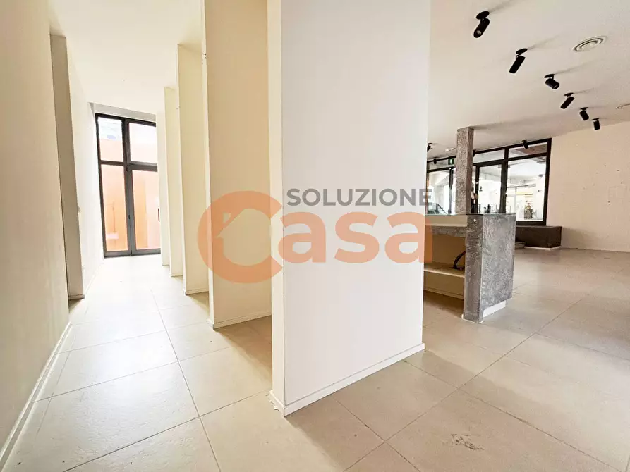 Immagine 4 di Negozio in affitto  in Via Manfredi a Piacenza