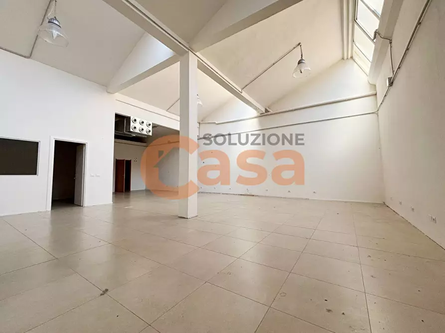 Immagine 10 di Negozio in affitto  in Via Manfredi a Piacenza