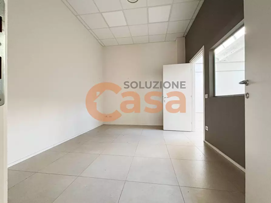 Immagine 7 di Negozio in affitto  in Via Manfredi a Piacenza