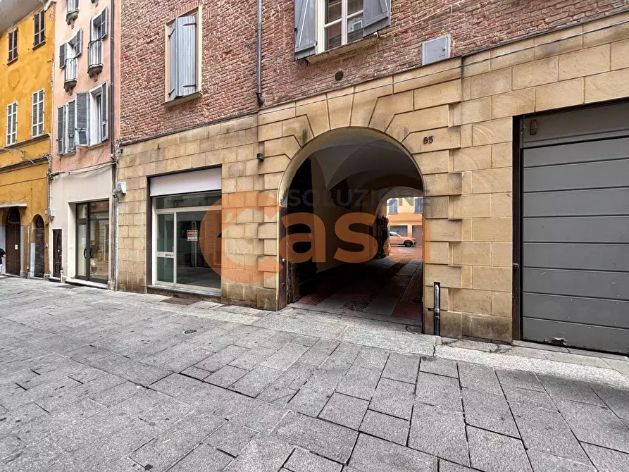 Immagine 2 di Box auto in vendita  in Via Mazzini a Piacenza