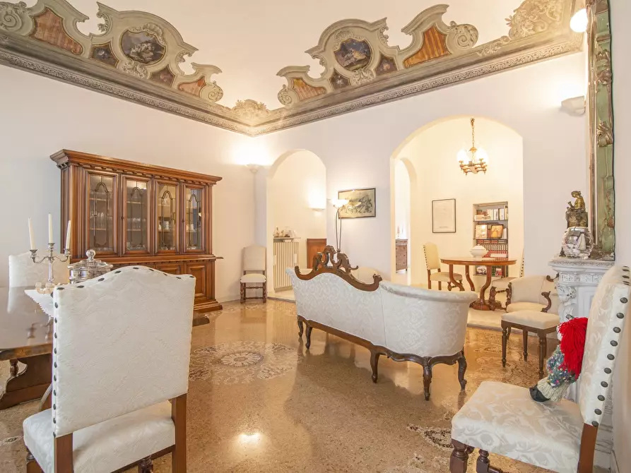 Immagine 5 di Appartamento in vendita  in PIAZZA BORGO a Piacenza