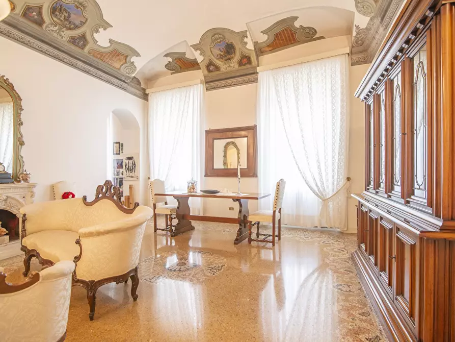 Immagine 9 di Appartamento in vendita  in PIAZZA BORGO a Piacenza