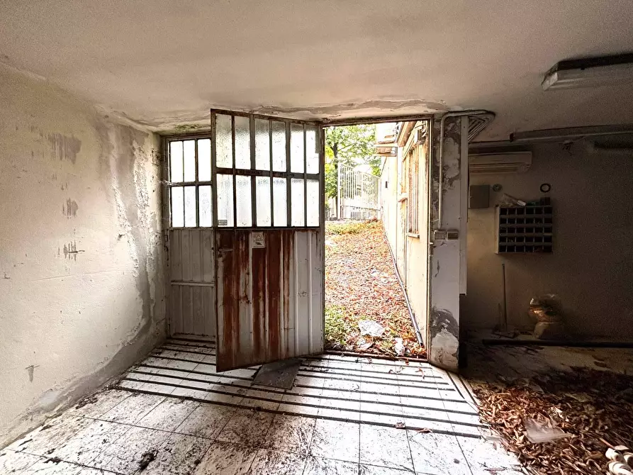 Immagine 21 di Magazzino in vendita  in Via Monte Penice a Piacenza