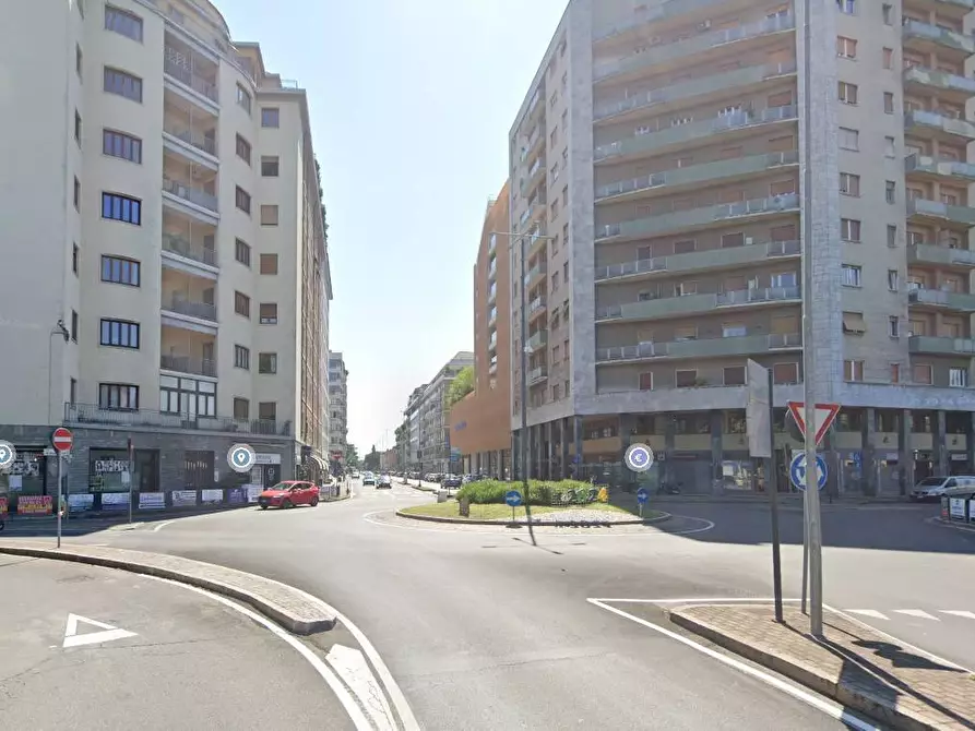 Immagine 2 di Negozio in affitto  in Via Genova a Piacenza