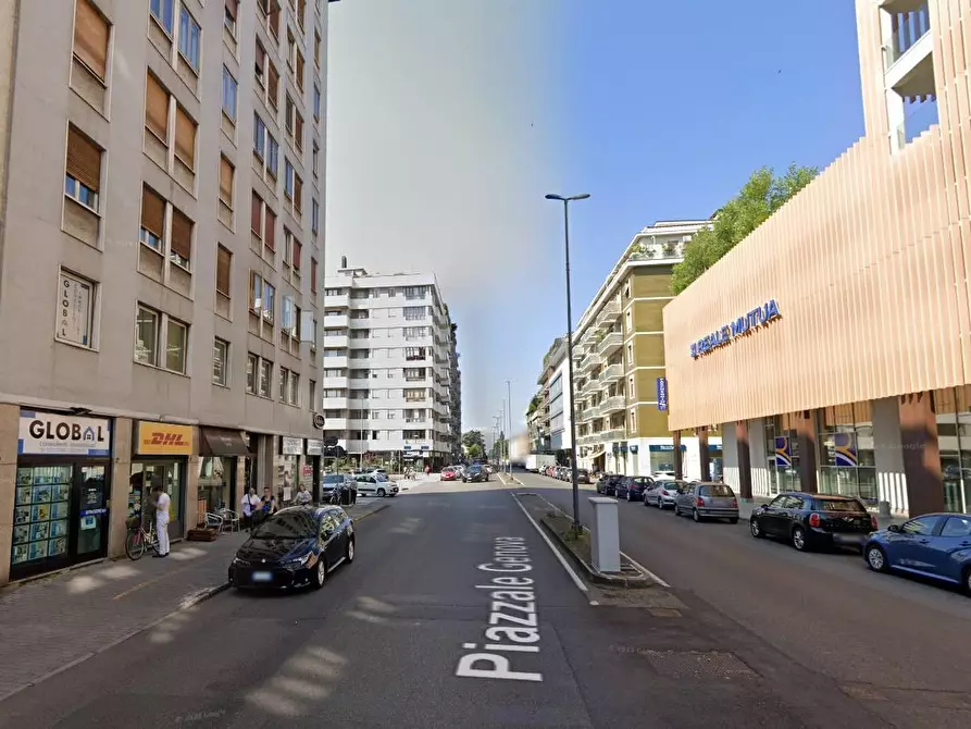 Immagine 1 di Negozio in affitto  in Via Genova a Piacenza