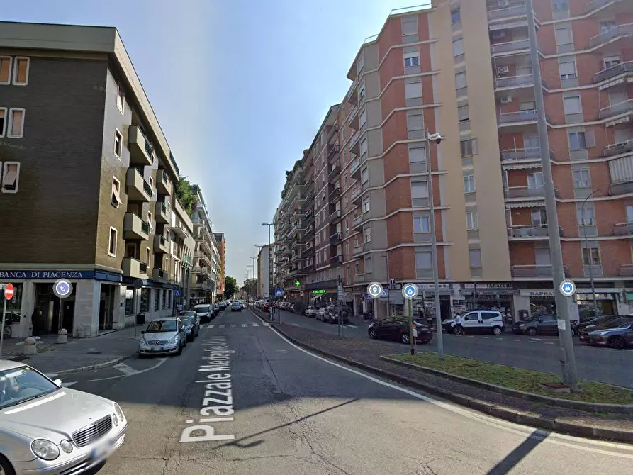 Immagine 3 di Negozio in affitto  in Via Genova a Piacenza
