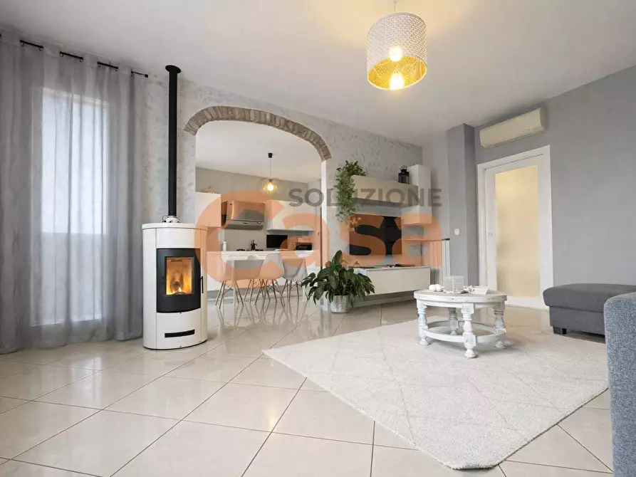 Immagine 1 di Appartamento in vendita  in Viale Europa a Agazzano