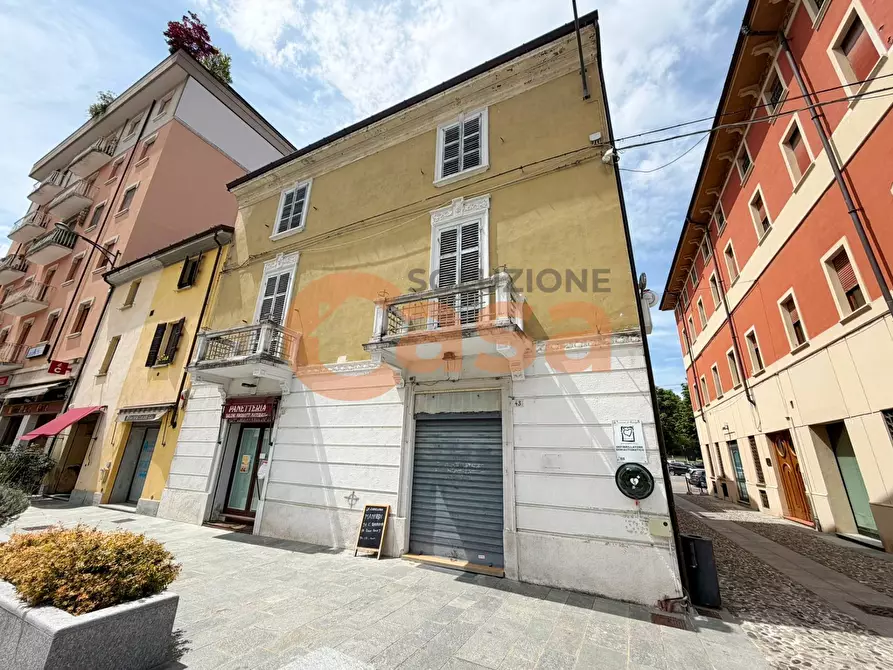 Immagine 2 di Palazzo in vendita  in Piazza Paolo Araldi a Rivergaro