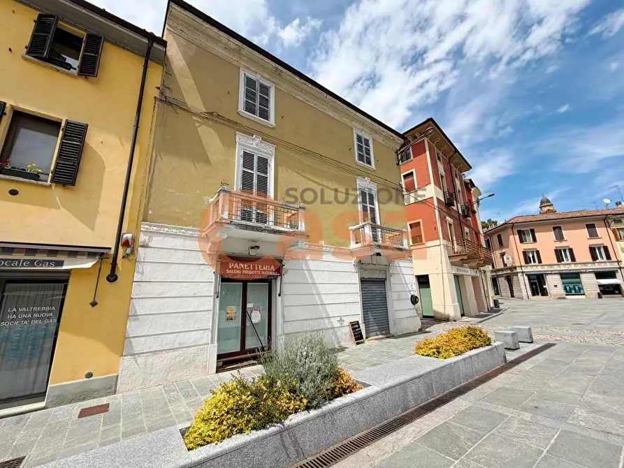Immagine 3 di Palazzo in vendita  in Piazza Paolo Araldi a Rivergaro