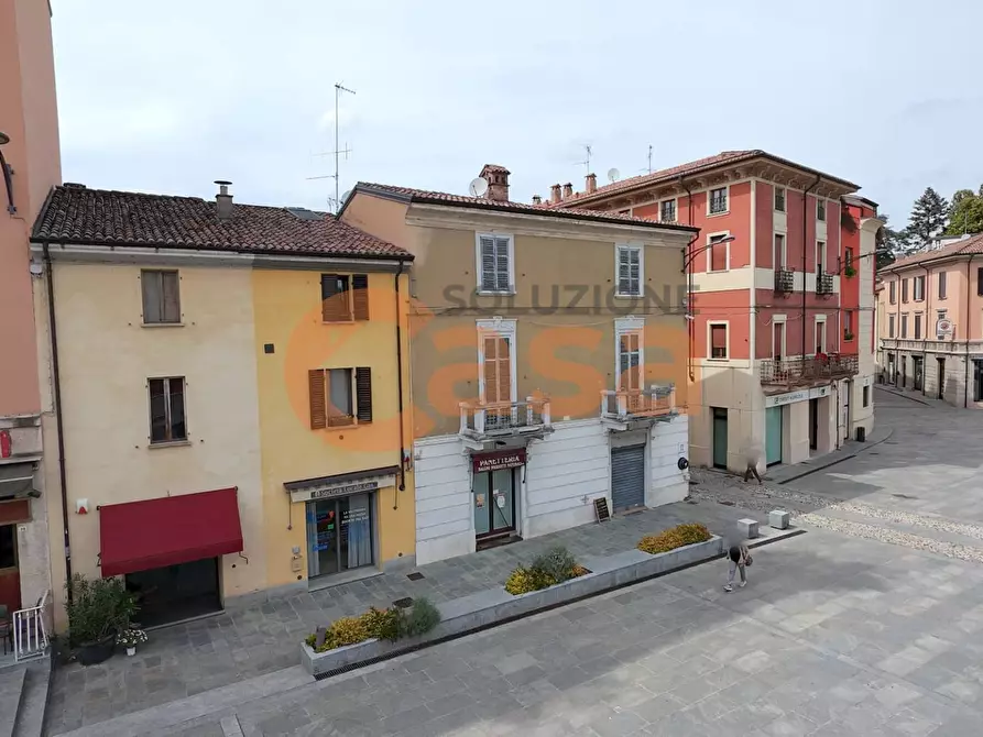 Immagine 5 di Palazzo in vendita  in Piazza Paolo Araldi a Rivergaro