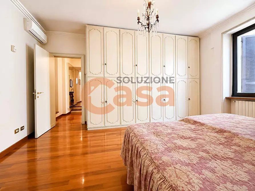 Immagine 19 di Palazzo in vendita  in Piazza Duomo a Piacenza