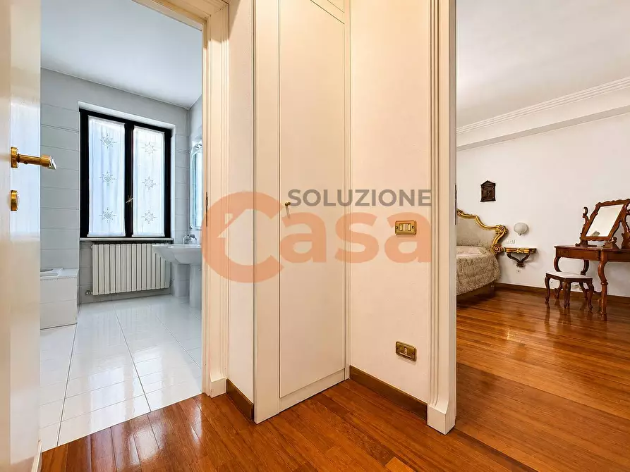 Immagine 23 di Palazzo in vendita  in Piazza Duomo a Piacenza