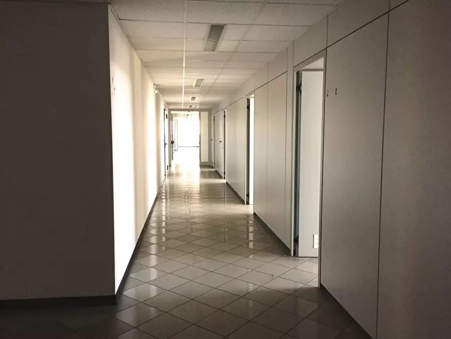 Immagine 5 di Negozio in affitto  in Via Colombo a Piacenza