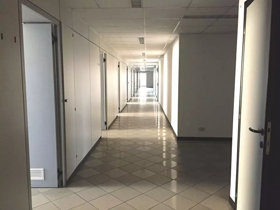 Immagine 7 di Negozio in affitto  in Via Colombo a Piacenza