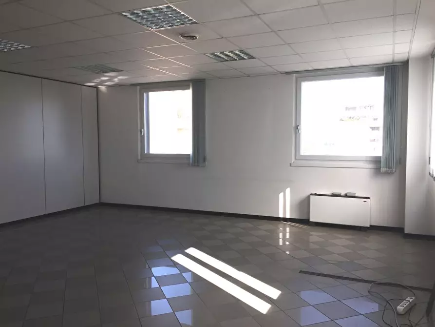 Immagine 8 di Negozio in affitto  in Via Colombo a Piacenza