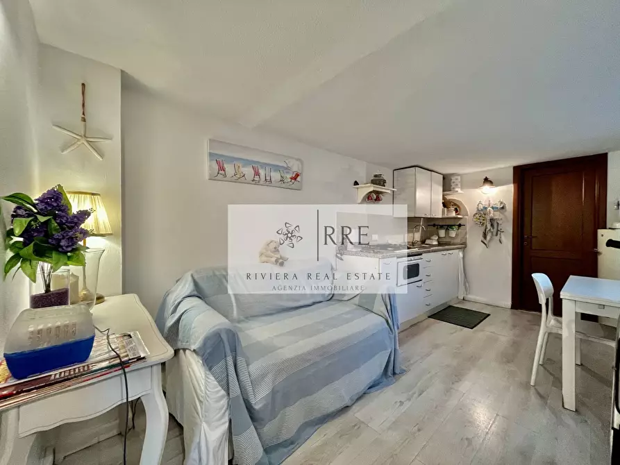 Immagine 5 di Appartamento in vendita  in Via Michelangelo Buonarroti a Alassio