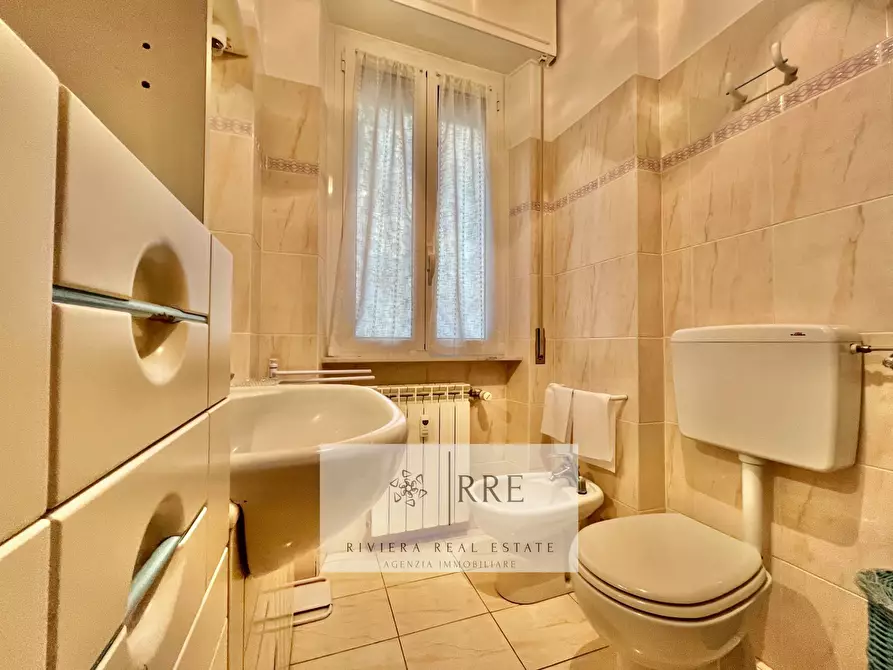 Immagine 10 di Appartamento in vendita  in Via Giacomo Puccini a Albenga