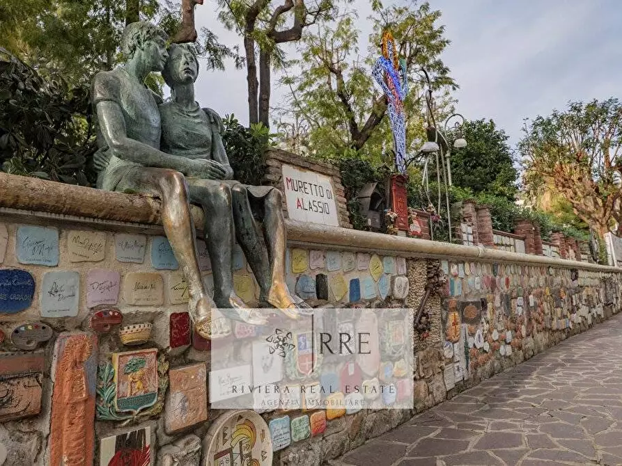 negozio in vendita ad Alassio