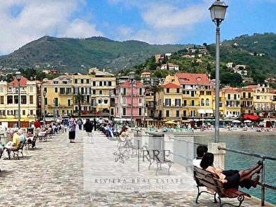 Immagine 2 di Albergo/B&B/Residence in vendita  in centrale a Alassio