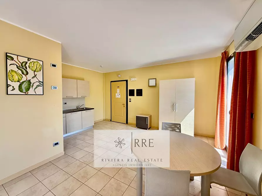 Immagine 3 di Appartamento in vendita  in Castellaro Golf Resort a Castellaro