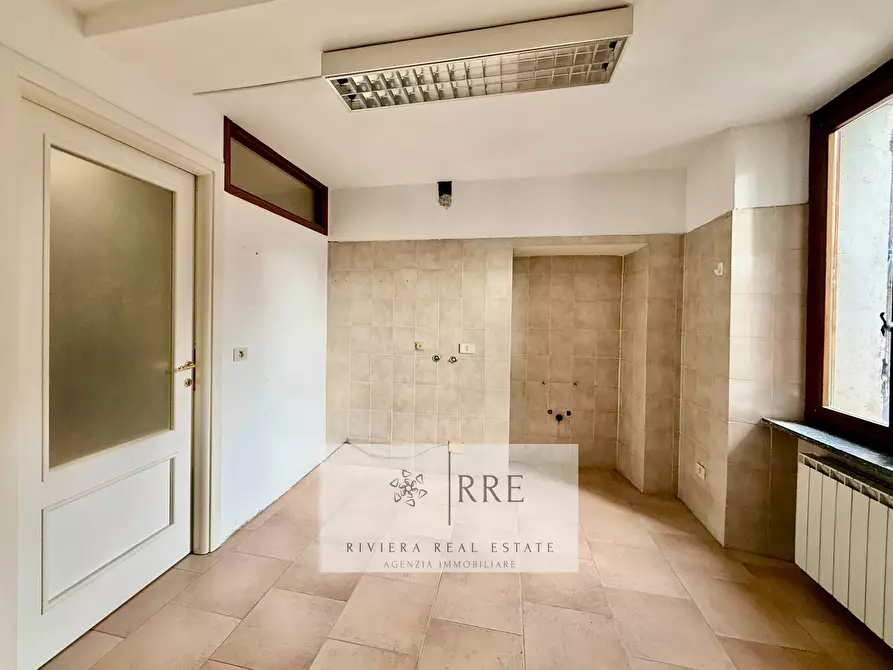 Immagine 10 di Appartamento in vendita  in Piazza Cavour a Armo