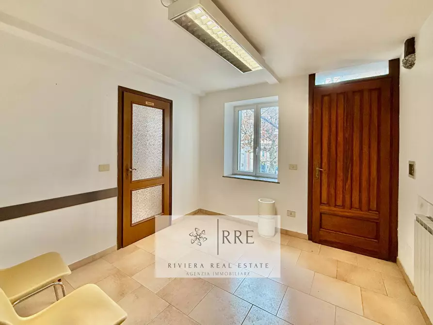 Immagine 12 di Appartamento in vendita  in Piazza Cavour a Armo