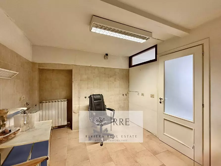 Immagine 11 di Appartamento in vendita  in Piazza Cavour a Armo