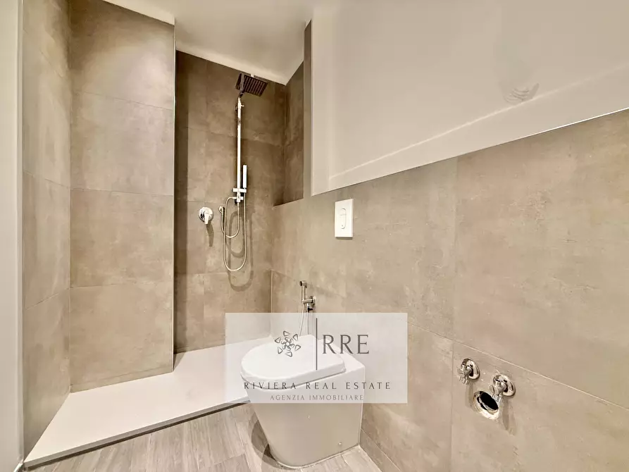 Immagine 12 di Appartamento in vendita  in via Aurelia a Loano