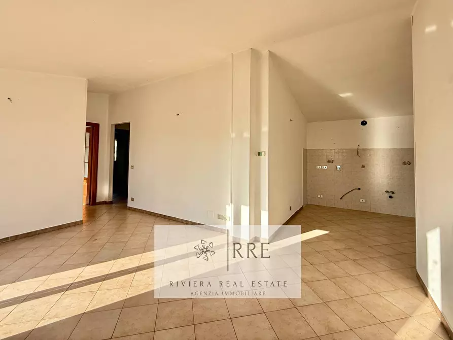 Immagine 13 di Villa in vendita  in via Fanny Roncati Carli a Imperia