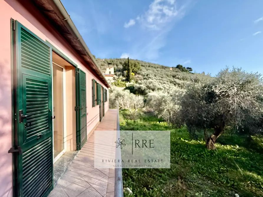 Immagine 8 di Villa in vendita  in via Fanny Roncati Carli a Imperia
