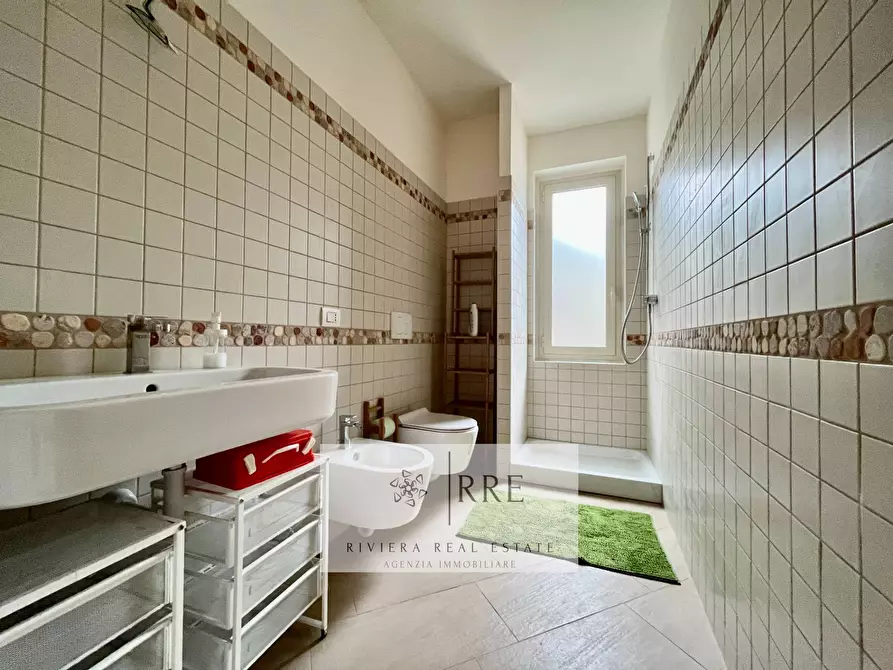 Immagine 13 di Appartamento in vendita  in via Valbona a Alassio