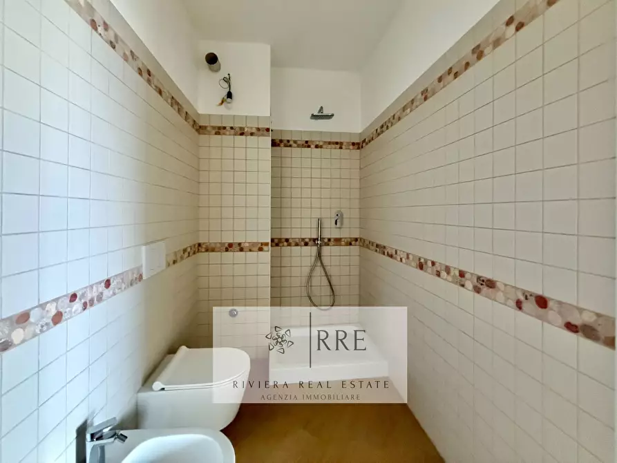 Immagine 12 di Appartamento in vendita  in via Valbona a Alassio