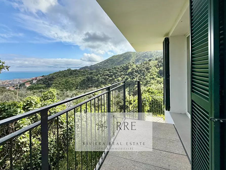 Immagine 2 di Appartamento in vendita  in via Valbona a Alassio