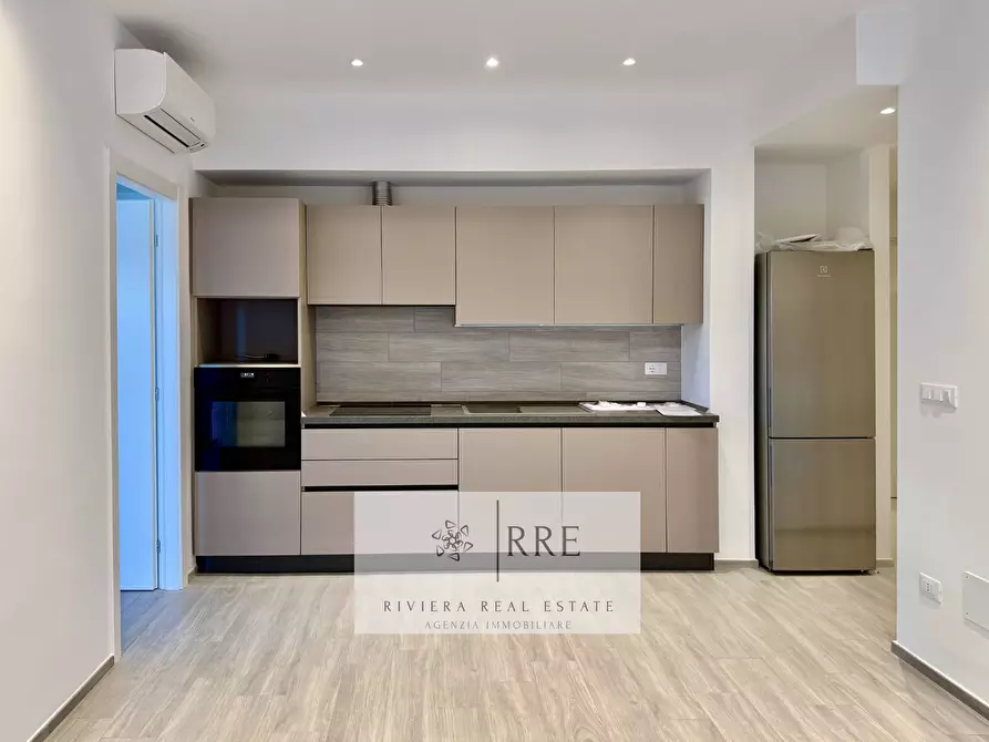 Immagine 1 di Appartamento in vendita  in via Aurelia a Loano