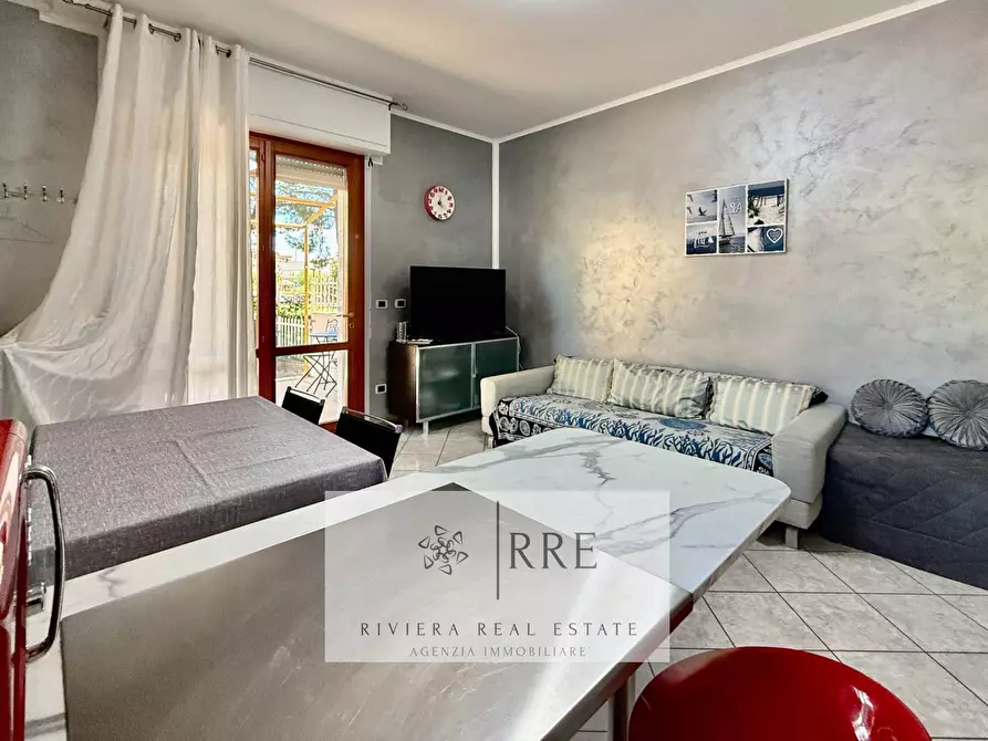 Immagine 4 di Appartamento in vendita  in via Aurelia a Loano