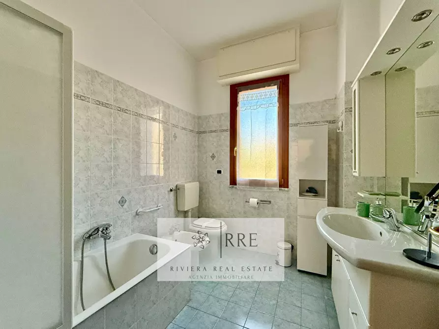 Immagine 26 di Appartamento in vendita  in via Aurelia a Loano