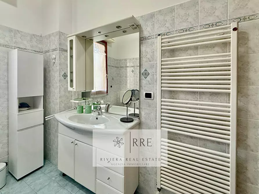 Immagine 27 di Appartamento in vendita  in via Aurelia a Loano