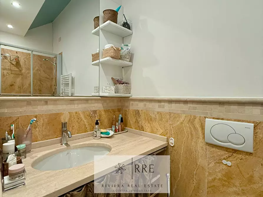 Immagine 29 di Appartamento in vendita  in passeggiata Grollero a Alassio