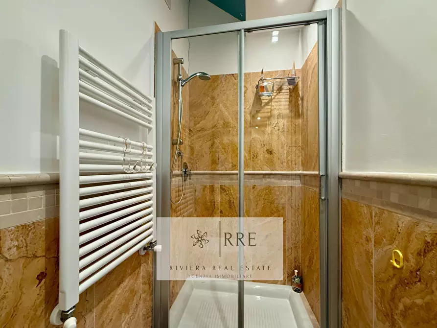 Immagine 30 di Appartamento in vendita  in passeggiata Grollero a Alassio