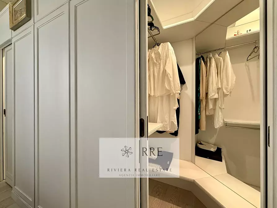 Immagine 26 di Appartamento in vendita  in passeggiata Grollero a Alassio