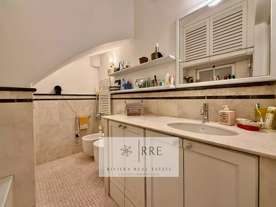 Immagine 35 di Appartamento in vendita  in passeggiata Grollero a Alassio