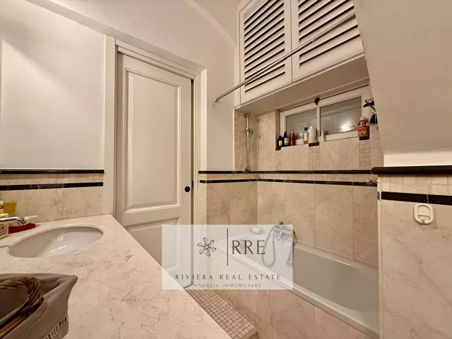 Immagine 38 di Appartamento in vendita  in passeggiata Grollero a Alassio