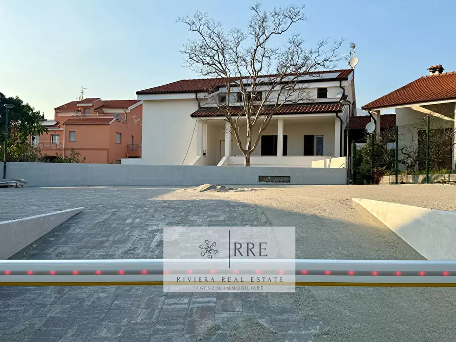 Immagine 2 di Appartamento in vendita  in via Mantova a Loano