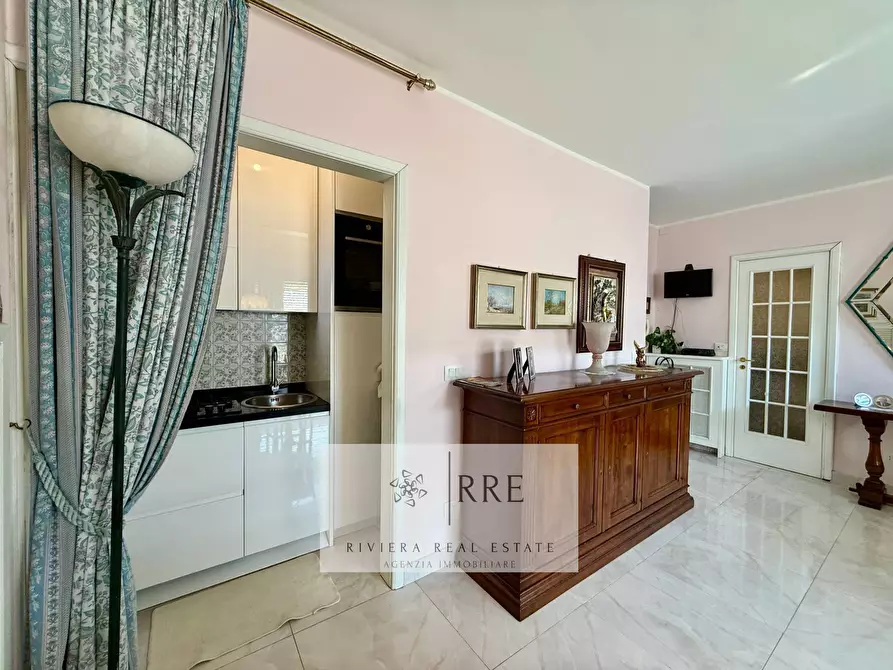 Immagine 10 di Appartamento in vendita  in via Bavera a Alassio