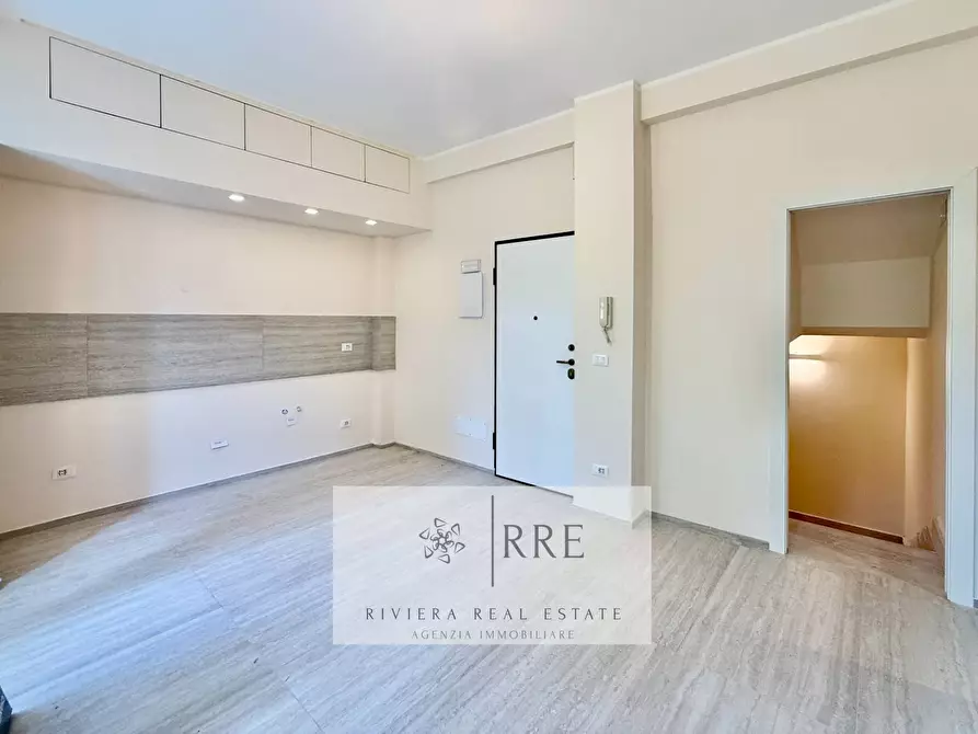 Immagine 2 di Appartamento in vendita  in c.so Dante Alighieri a Alassio