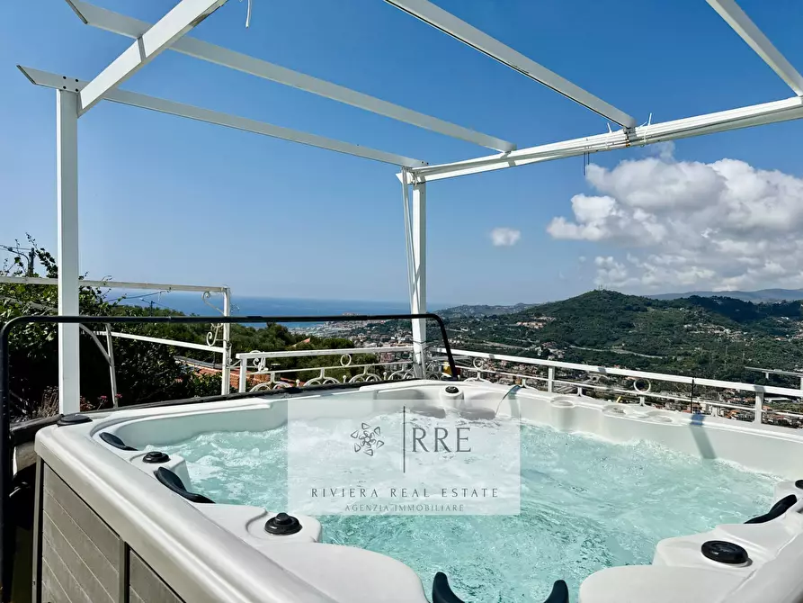 Immagine 41 di Villa in vendita  in alle Cascine a Imperia