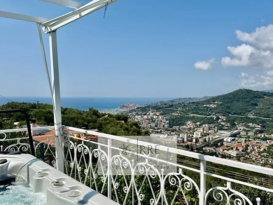 Immagine 5 di Villa in vendita  in alle Cascine a Imperia